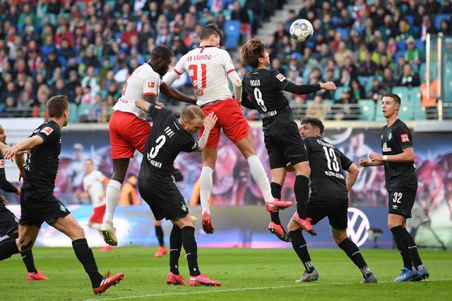  莱比锡红牛三连胜登顶德甲积分榜  