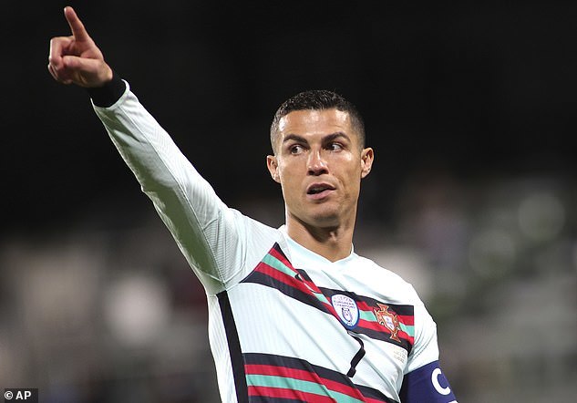  法甲金靴争夺白热化 三人同登射手榜首位  