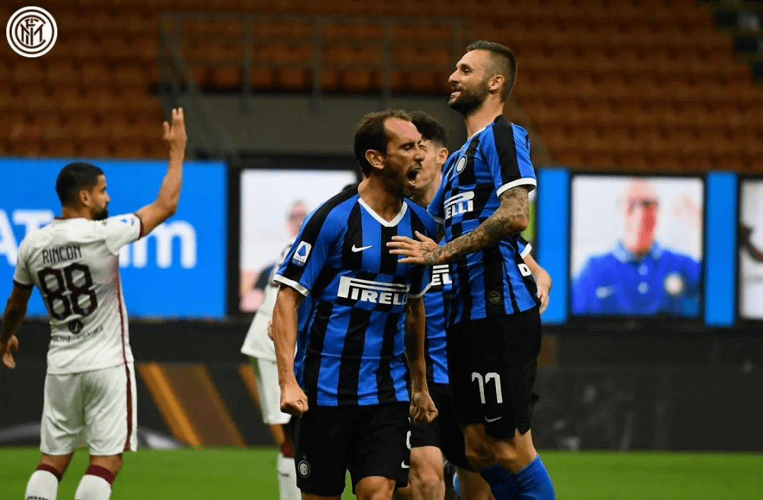  国际米兰双星闪耀，劳塔罗卢卡库连线摧毁对手防线